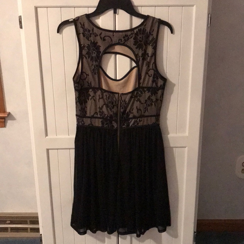 Formal Dress - Picture 2 of 3